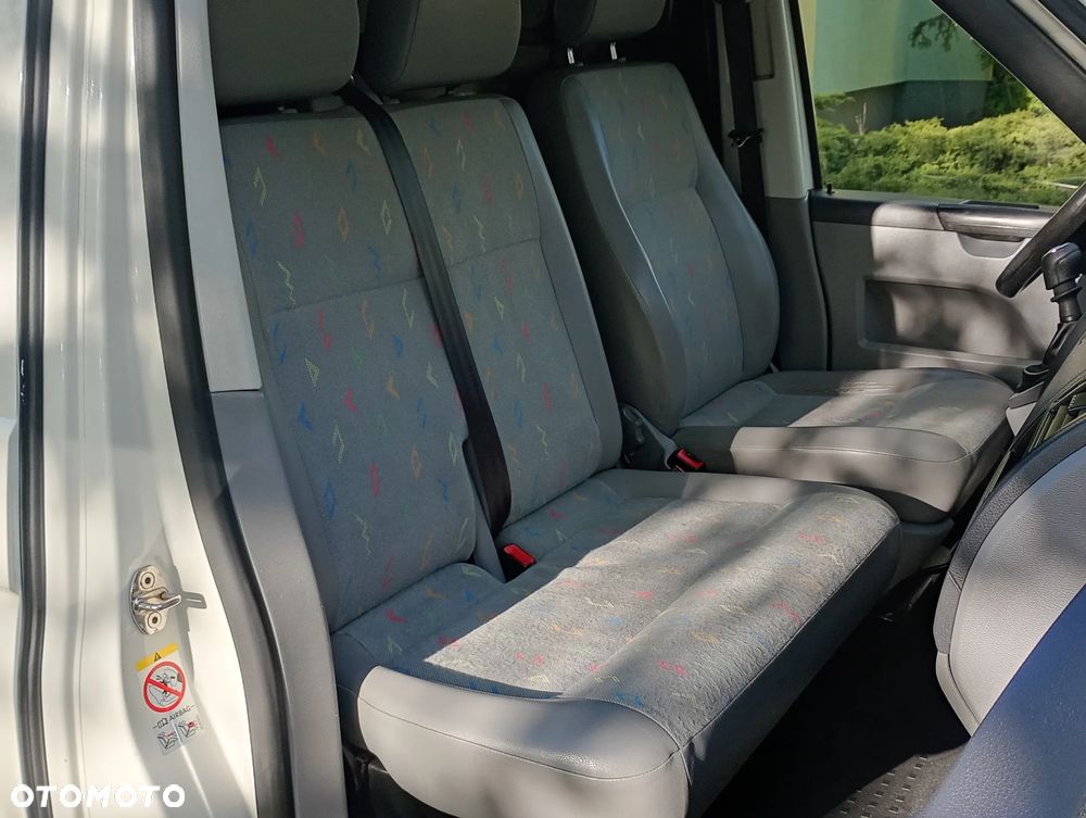 Volkswagen TRANSPORTER T5 XI.2009r. MAX WYSOKI 1,9 TDI 102KM KLIMATYZACJA NOWE SPRZĘGŁO I ROZRZĄD PRZEGLĄD NA ROK ZERO RDZY 3 OSOBOWY STAN TECHNICZNY WZOROWY ŁADOWNOŚĆ 1385 KG BEZWYPADKOWY VAT1 ELEKTR. SZYBY I LUSTERKA - 14