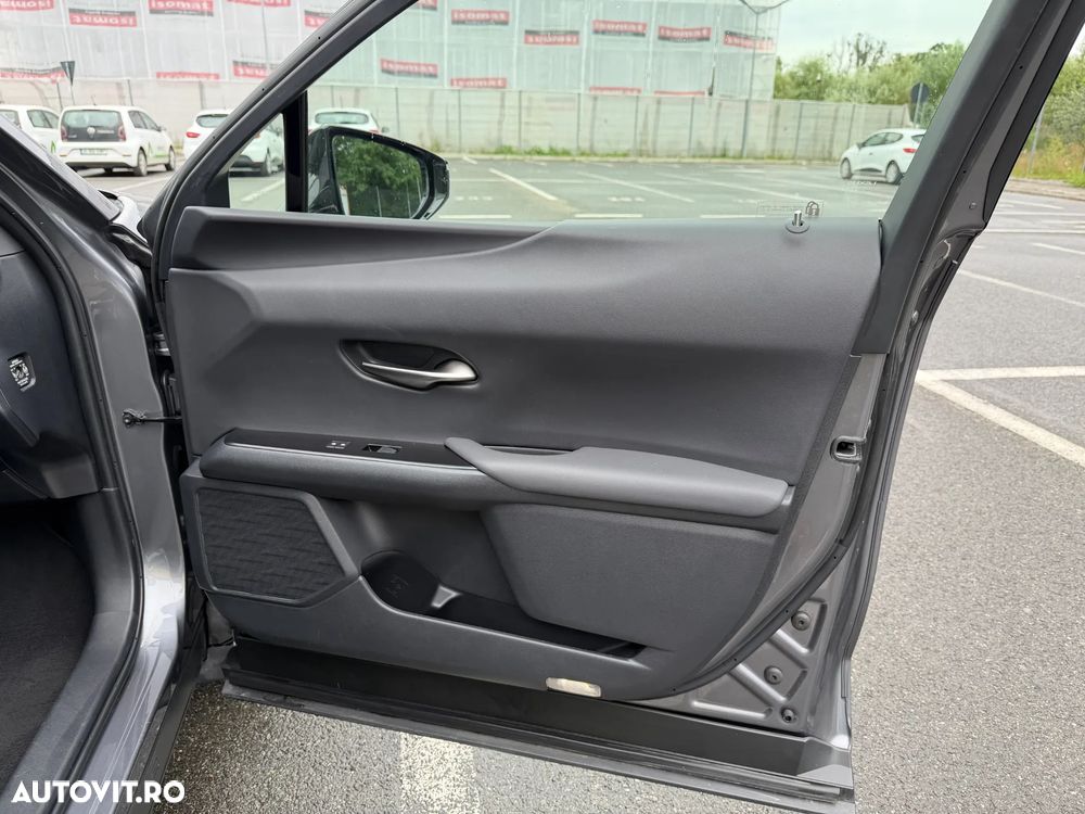Lexus UX 250h E-FOUR Executive - 28