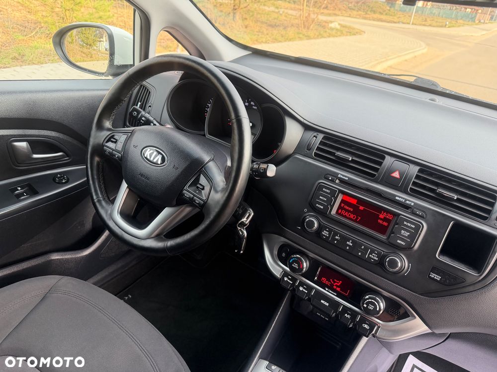 Kia Rio 1.2 Dream Team Edition - 27