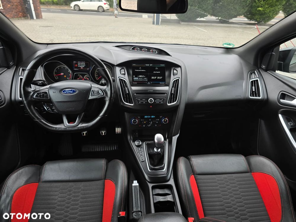 Ford Focus 2.0 EcoBoost ST mit Leder-Exclusiv-Paket - 19