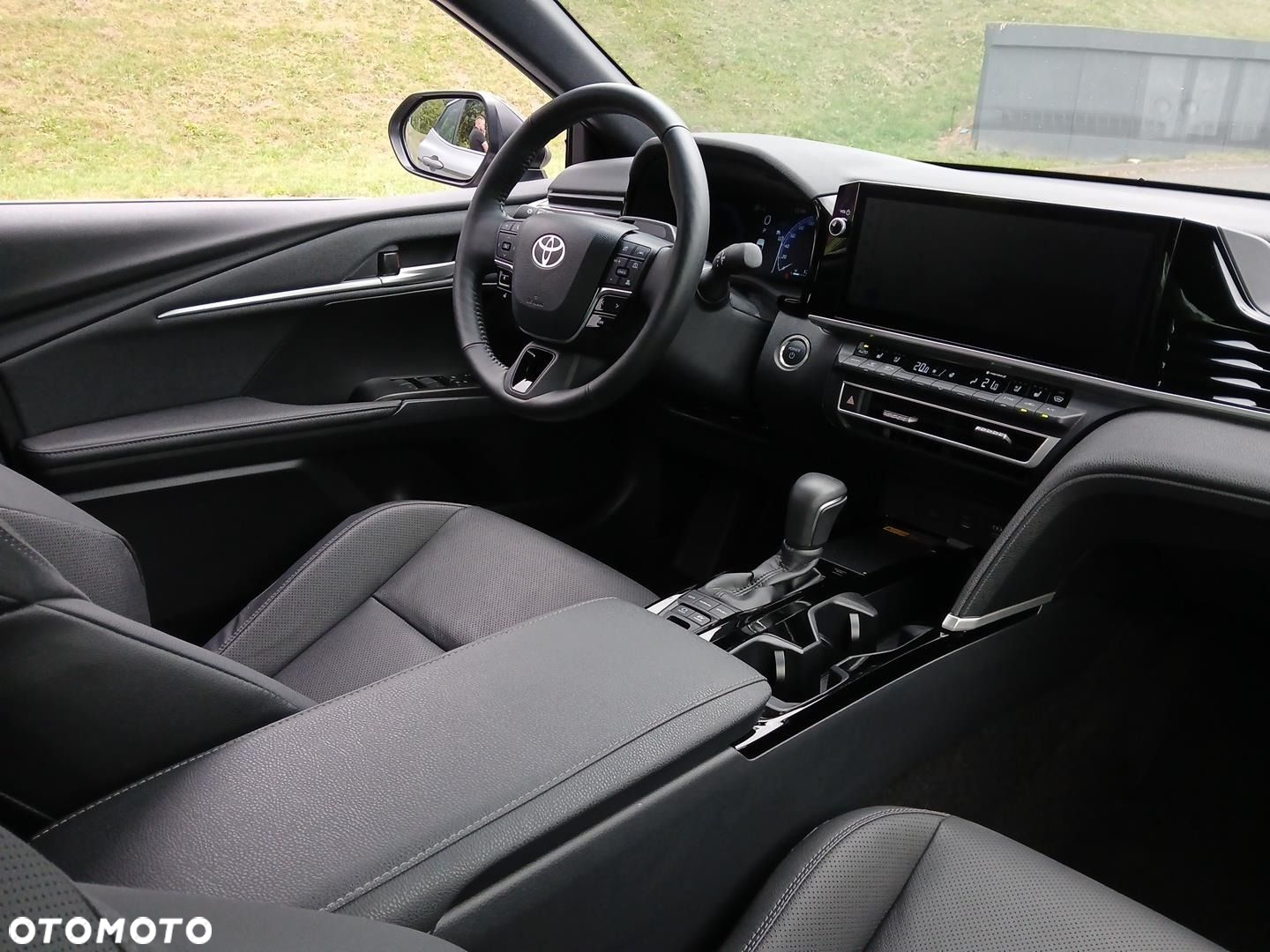 Toyota Camry - 24