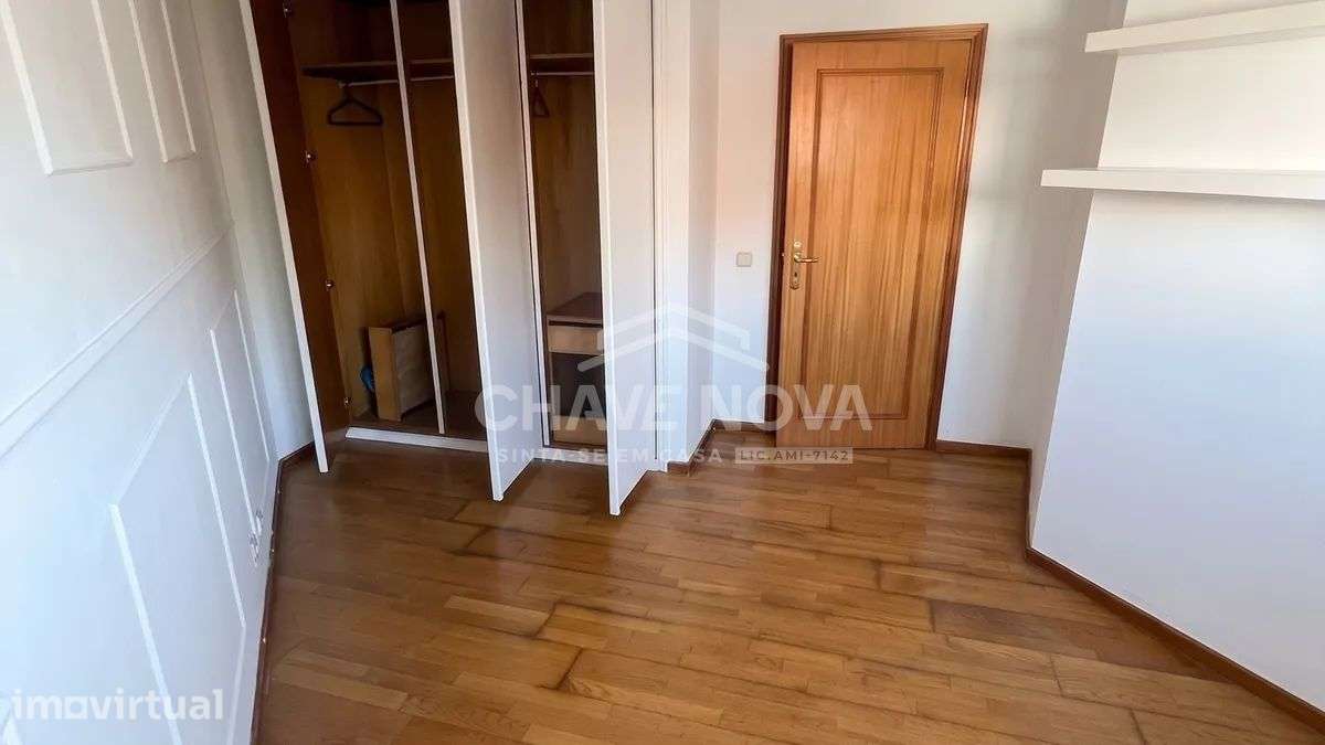 Apartamento T2 c/ Garagem Box em Vilar do Paraíso - Grande imagem: 3/29