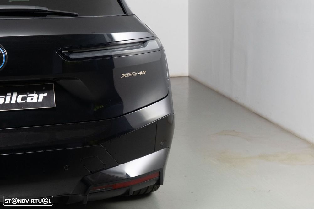 BMW iX xDrive 40 Pack Desportivo - 21