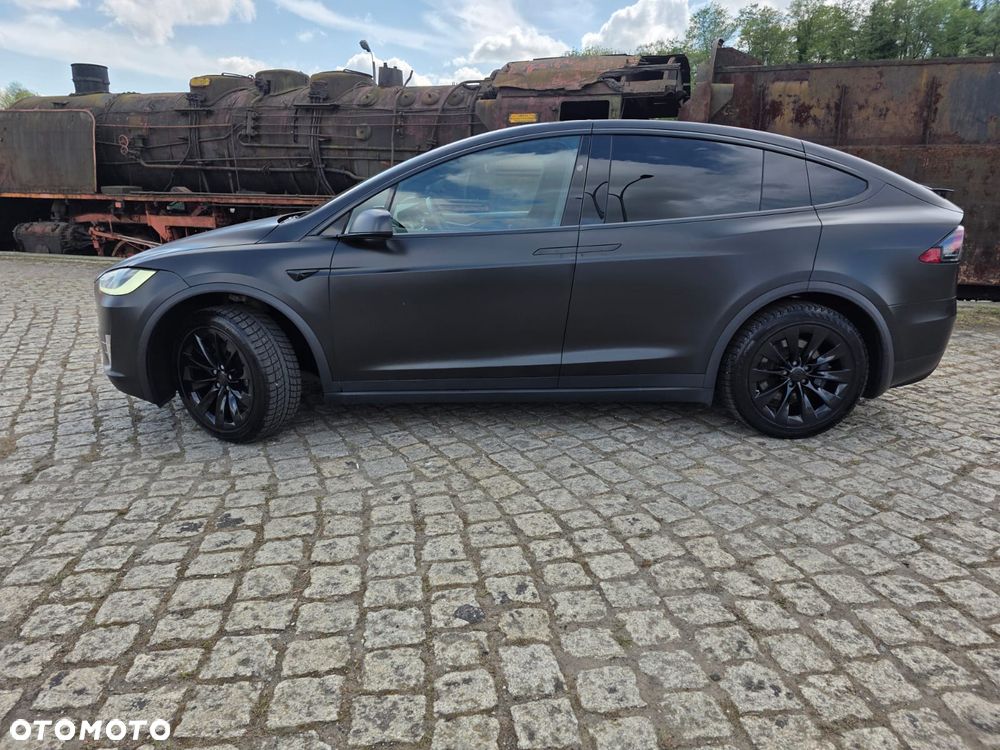 Tesla Model X - 8