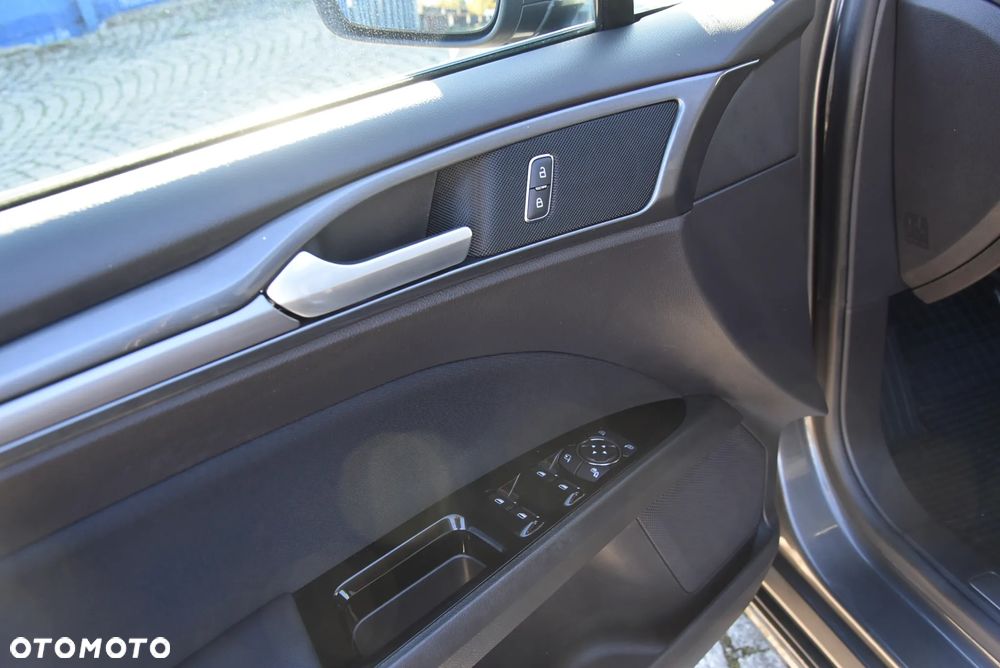 Ford Mondeo 2.0 EcoBlue Titanium - 24