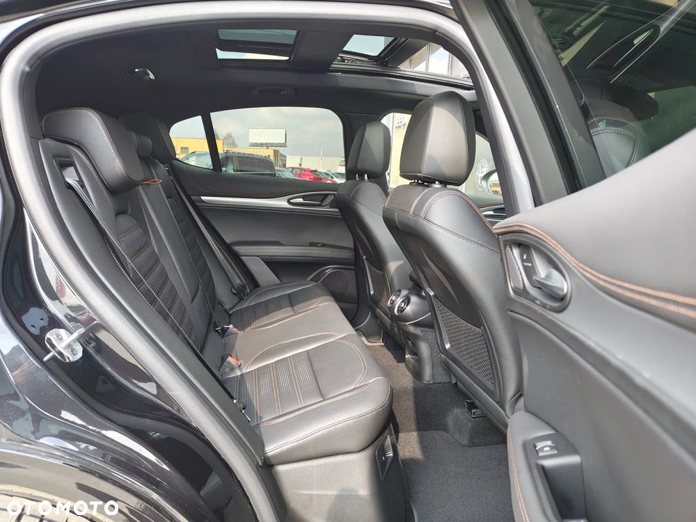 Alfa Romeo Stelvio 2.0 Turbo Intensa Q4 - 14