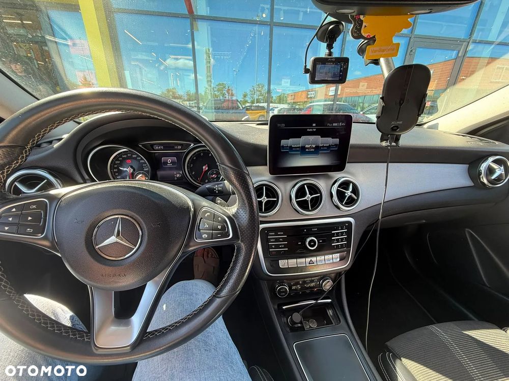 Mercedes-Benz GLA 200 7G-DCT Urban - 4