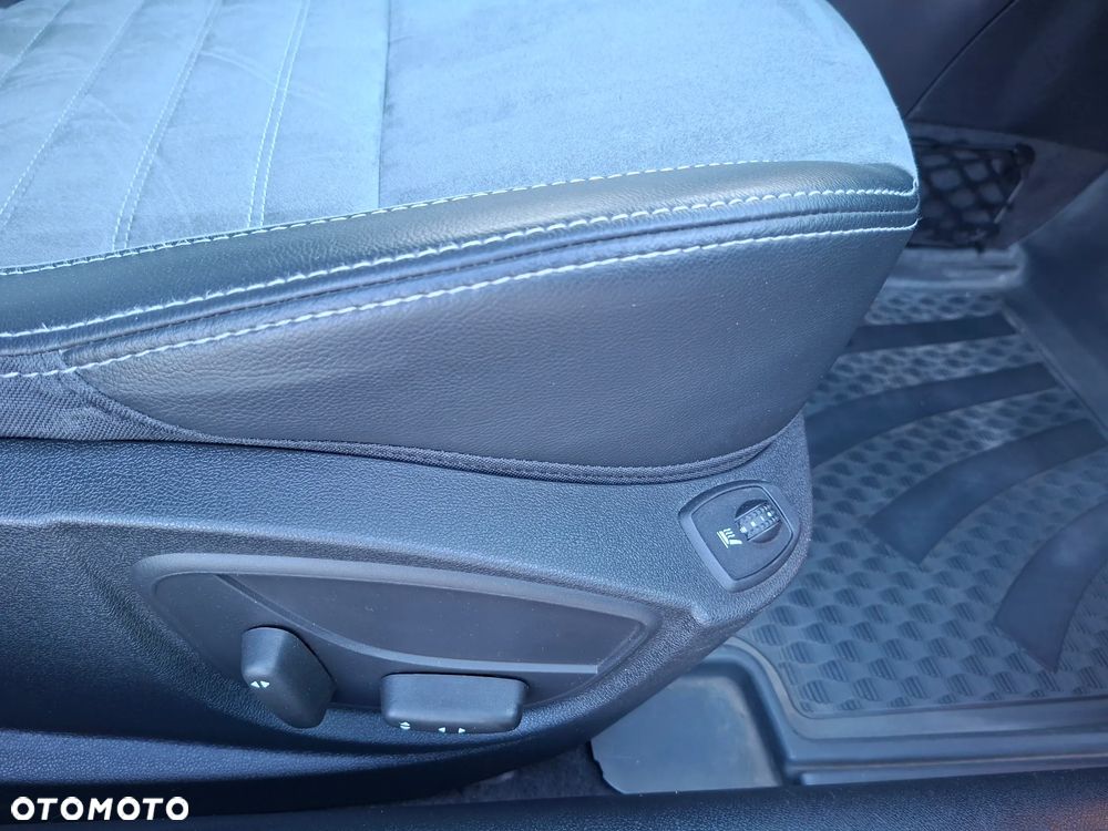 Renault Laguna ENERGY dCi 175 FAP Start & Stop GT - 24