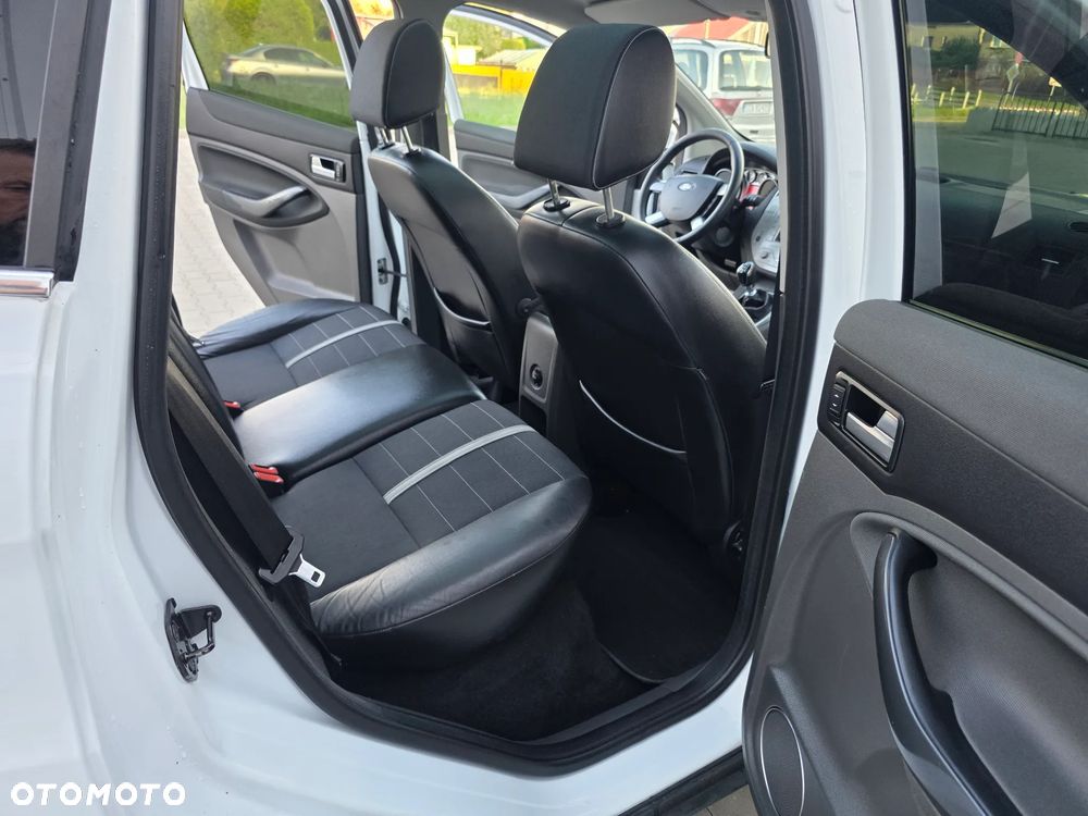 Ford Kuga 2.0 TDCi 4x4 Titanium - 27
