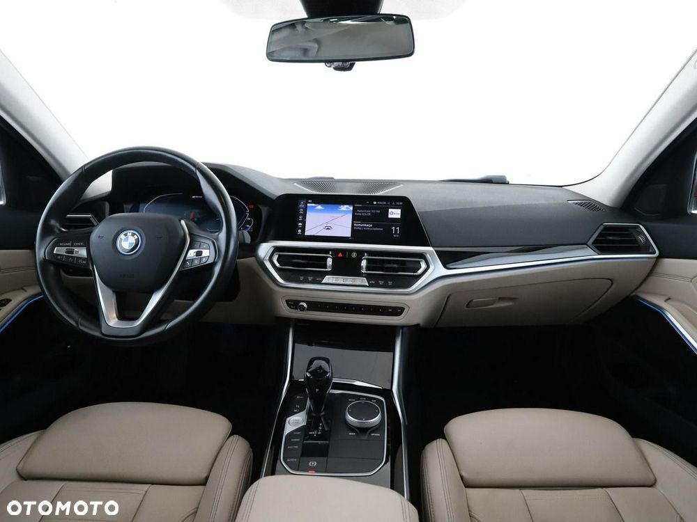 BMW Seria 3 320e PHEV M Sport - 17