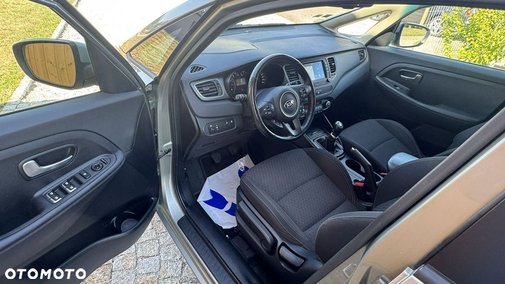 Kia Carens - 16