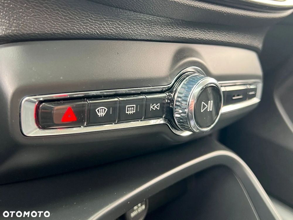 Volvo XC 40 - 25