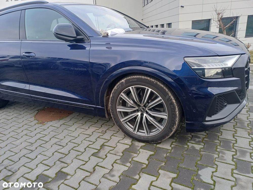 Audi SQ8 - 8