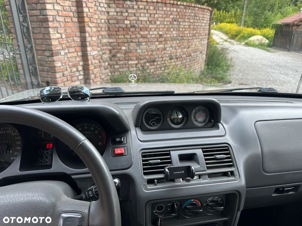 Mitsubishi Pajero - 12