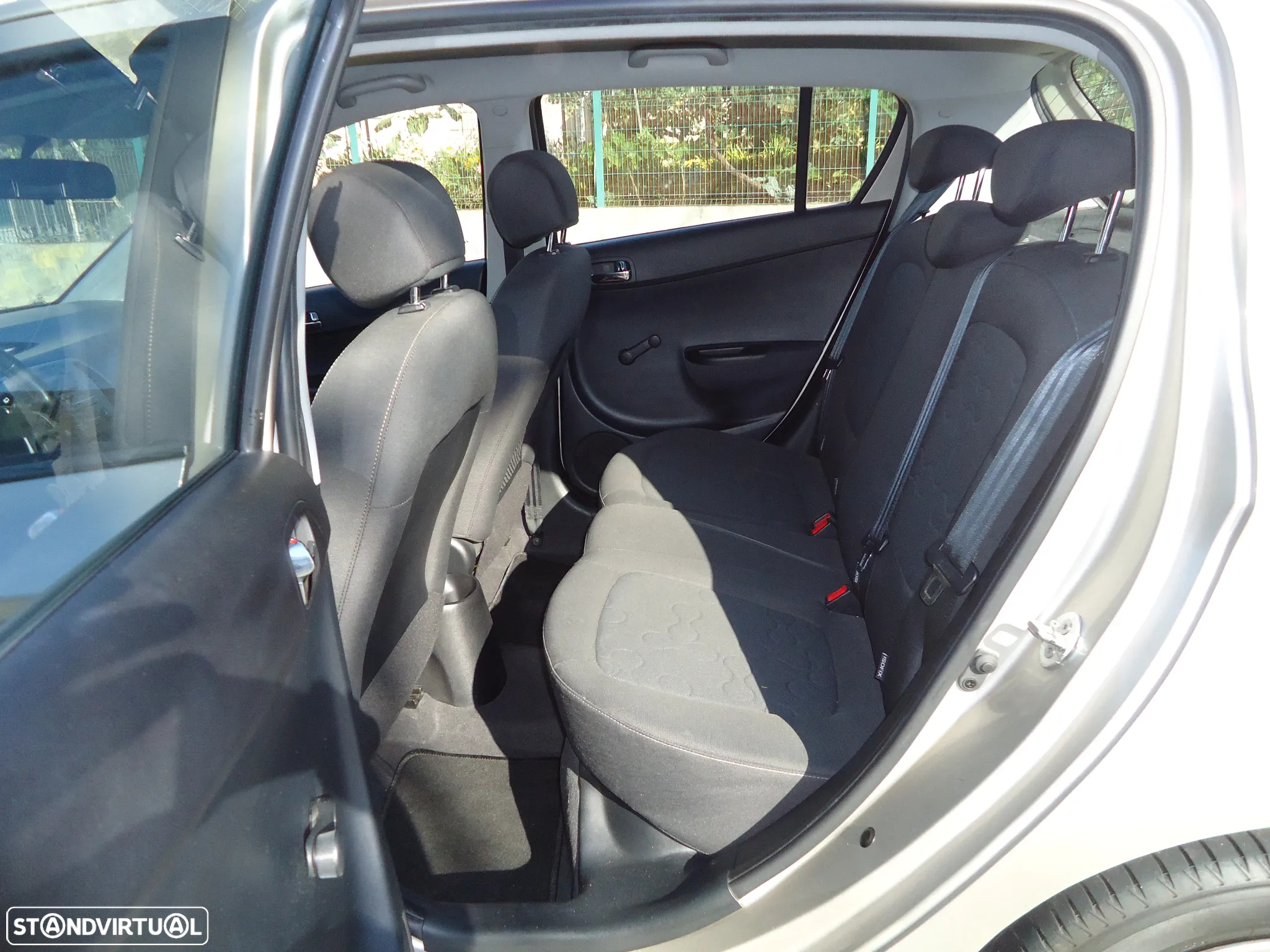 Hyundai i20 1.4 CRDI Comfort ESP - 8