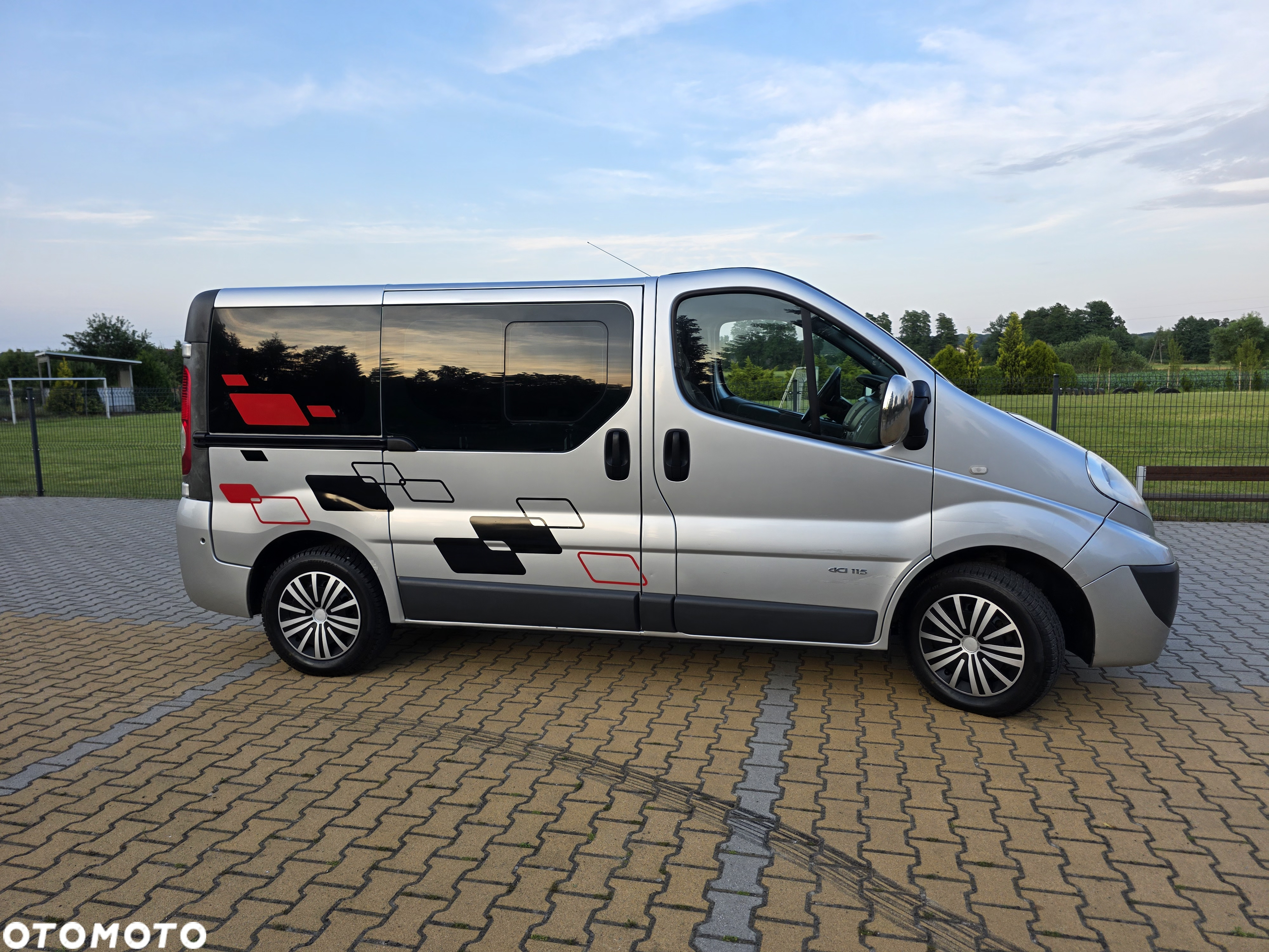 Renault Trafic 2.0 dCi 115 Combi L1H1 teilverglast - 5