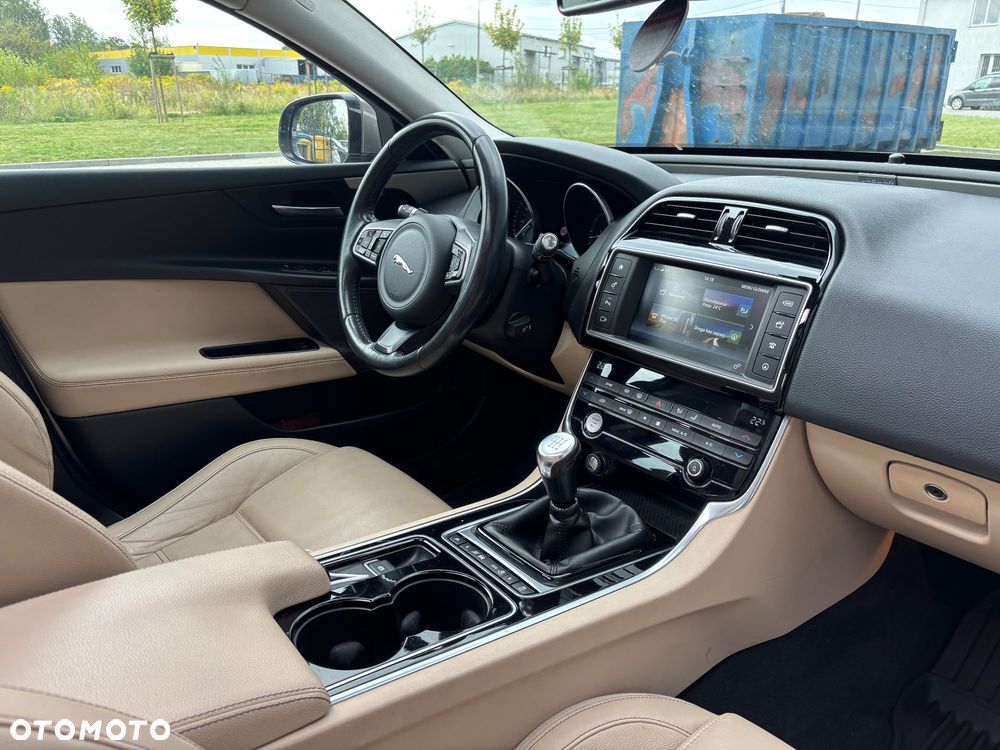 Jaguar XE 2.0 D Prestige - 21