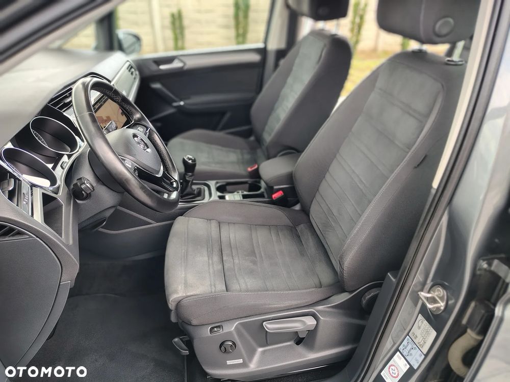 Volkswagen Touran - 11