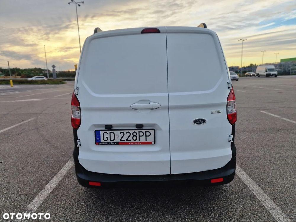 Ford Courier - 14