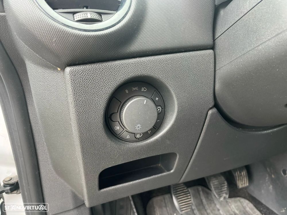 Opel CORSA VAN - EXCELENTE ESTADO - 19