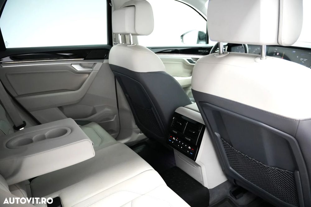 Volkswagen Touareg V6 TDI 4MOTION Elegance - 11