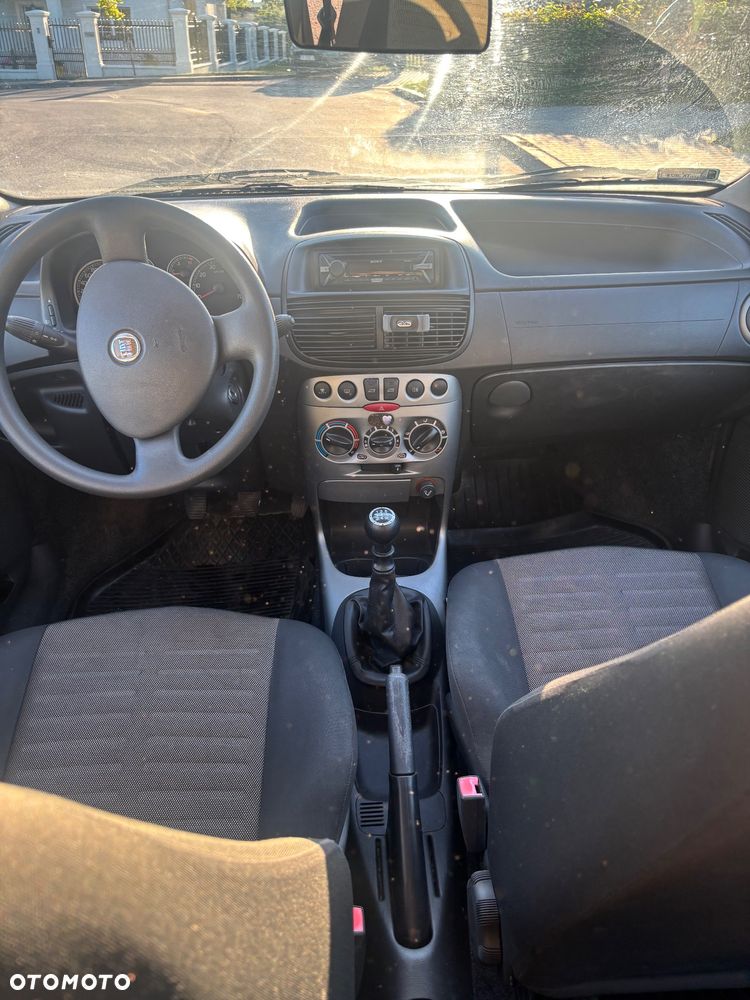 Fiat Punto 1.2 8V - 12