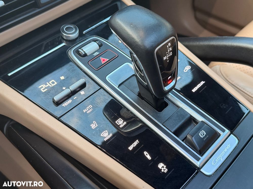 Porsche Cayenne - 22