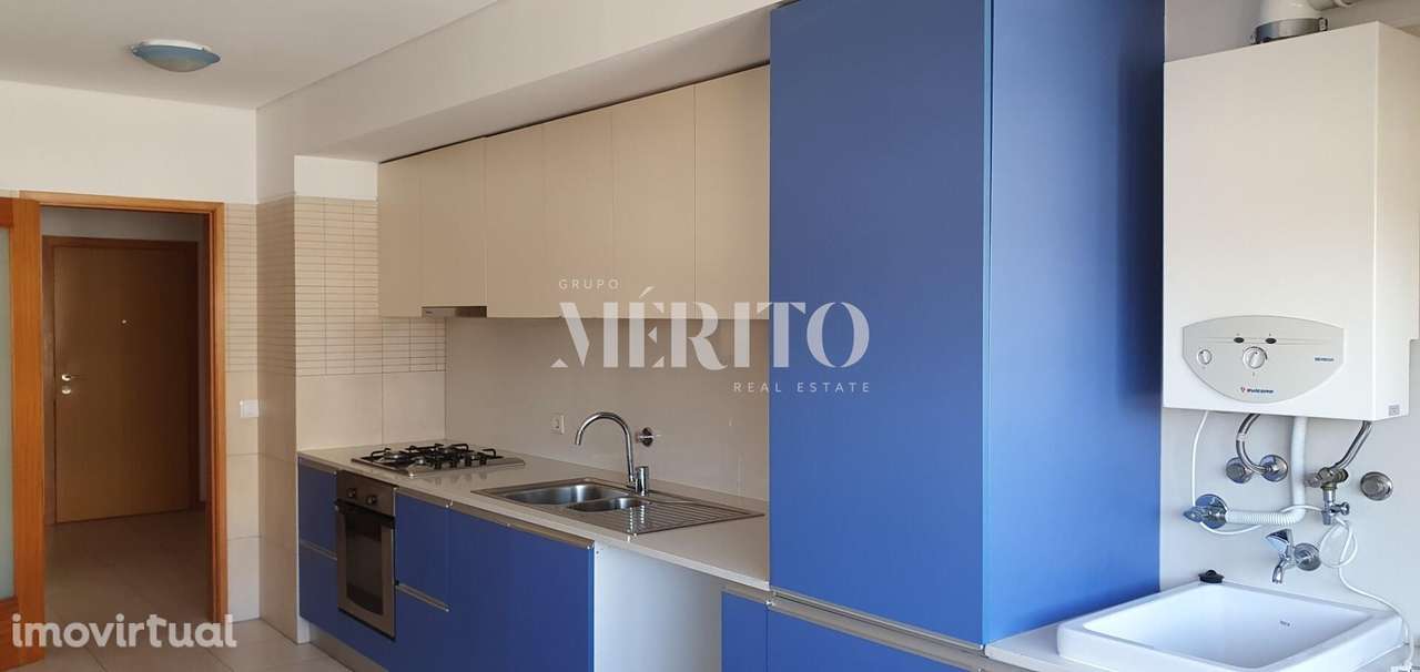 Apartamento junto ao Braga Parque sito na Travessa Constantino Ribeiro - Grande imagem: 2/13