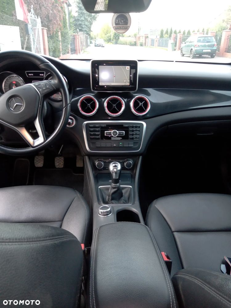 Mercedes-Benz CLA 180 BlueEffICIENCY Edition - 10