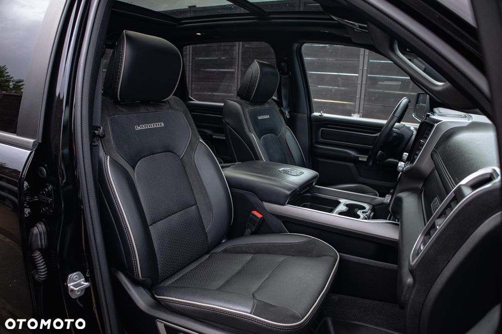 RAM 1500 5.7 Crew Cab Shortbed Laramie Black - 28
