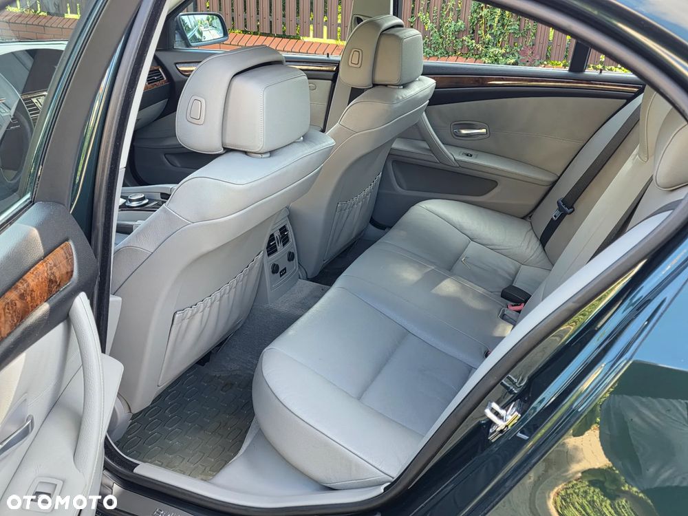 BMW Seria 5 530xi - 23