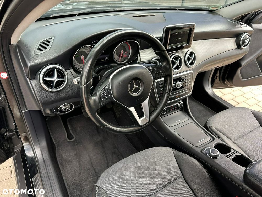 Mercedes-Benz GLA 200 7G-DCT Style - 10