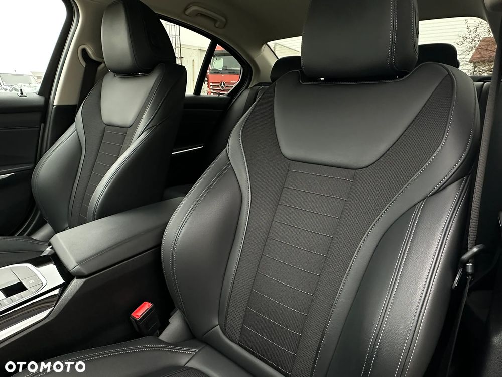BMW Seria 3 330i Sport - 20