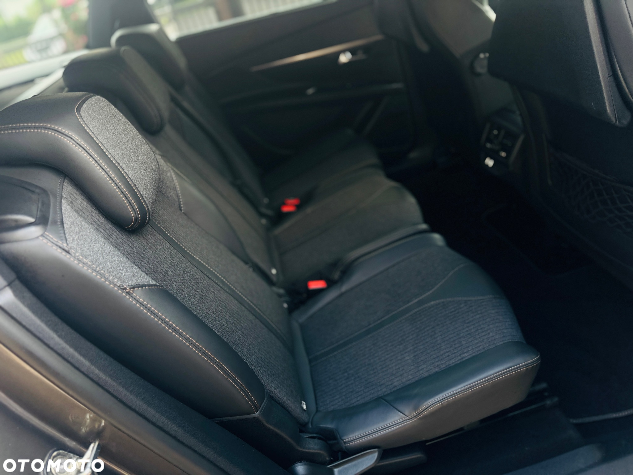 Peugeot 5008 1.6 BlueHDI Allure S&S EAT6 - 26
