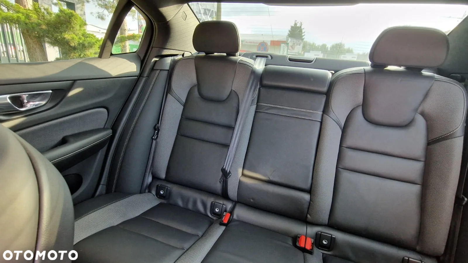 Volvo S60 T6 AWD R-Design - 32