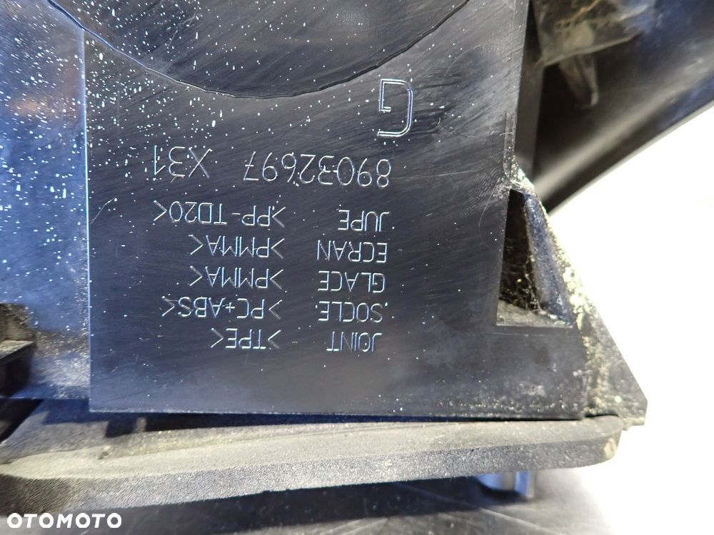 LAMPA LEWA TYLNA CITROEN C5 I LIFT 1.7 89032697 - 1