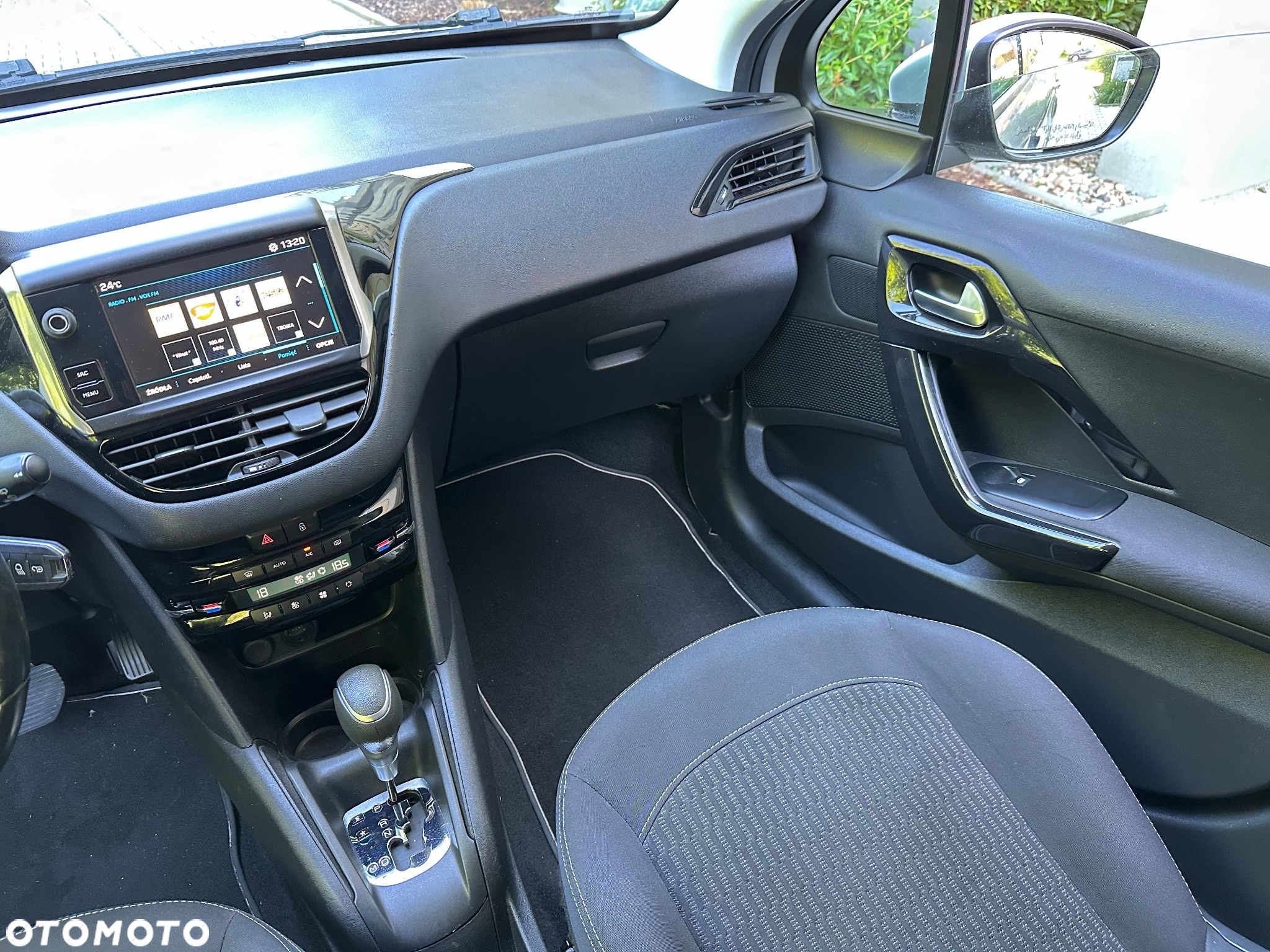 Peugeot 208 1.2 PureTech GPF Allure S&S EAT6 - 8