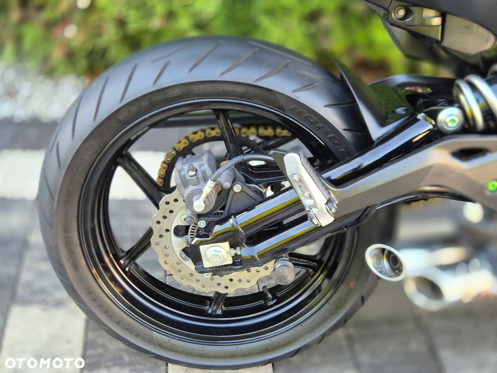 Kawasaki ER - 8