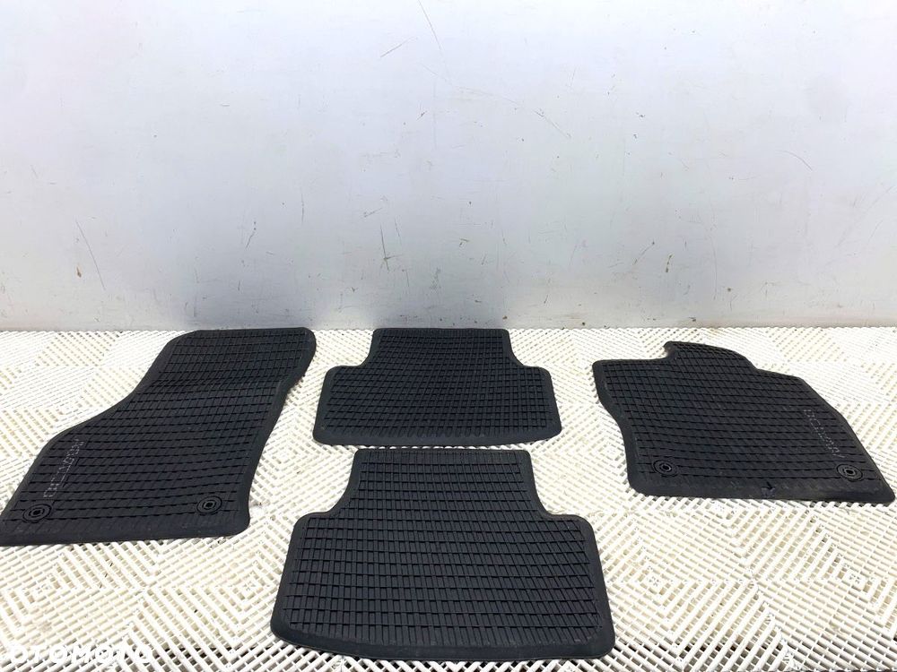 DYWANIK KOMPLET  SKODA OCTAVIA IV (NX3, NN3) 2020 - 2022 2.0 TSI 4x4 140 kW [190 KM] benzyna 2020 - - 2