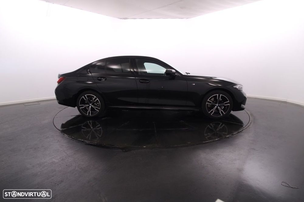 BMW 330 e Pack Desportivo M Auto - 10