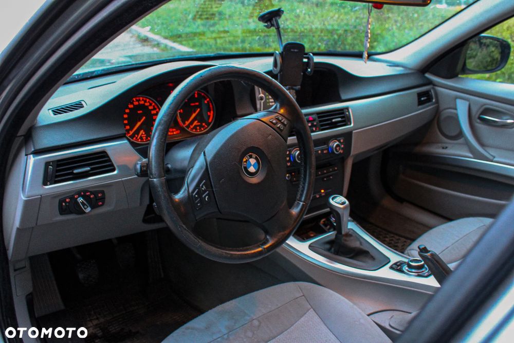 BMW Seria 3 320d xDrive - 11