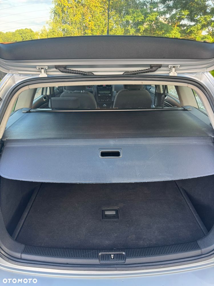 Volkswagen Golf 1.9 TDI DPF Comfortline - 28