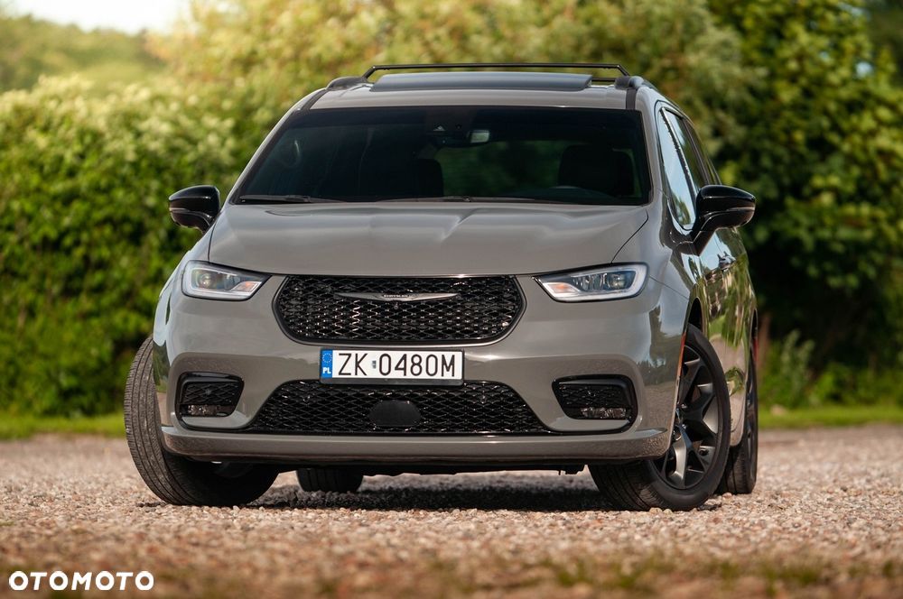 Chrysler Pacifica - 2