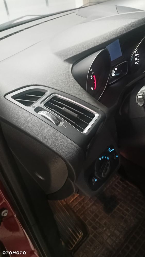 Ford Kuga - 11