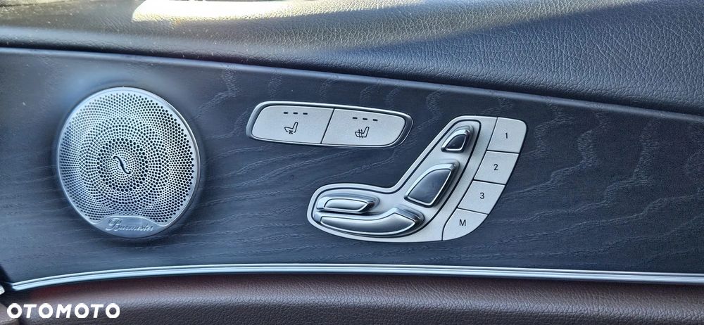 Mercedes-Benz Klasa E 220 d 4-Matic 9G-TRONIC - 22