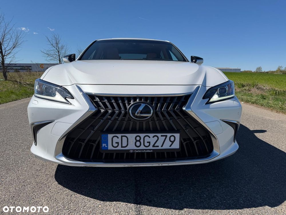 Lexus ES 300h Business Edition - 16