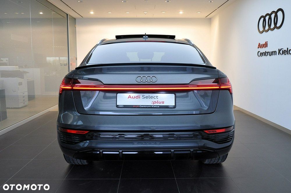 Audi Q8 Sportback e-tron - 4