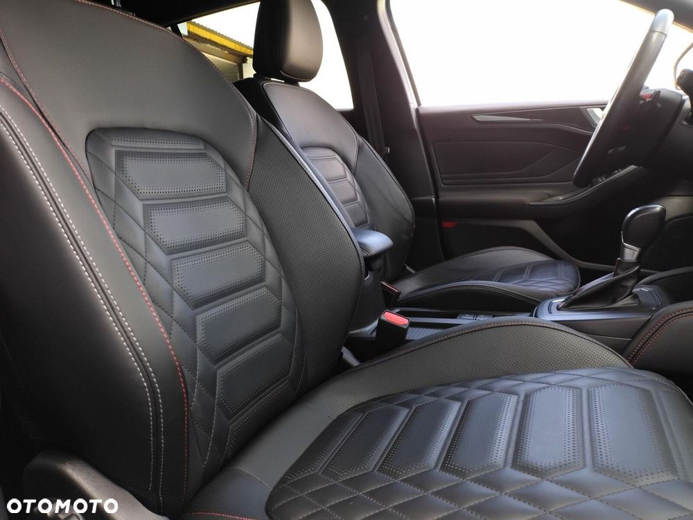 Ford Focus 1.0 EcoBoost Hybrid ST-LINE X - 33
