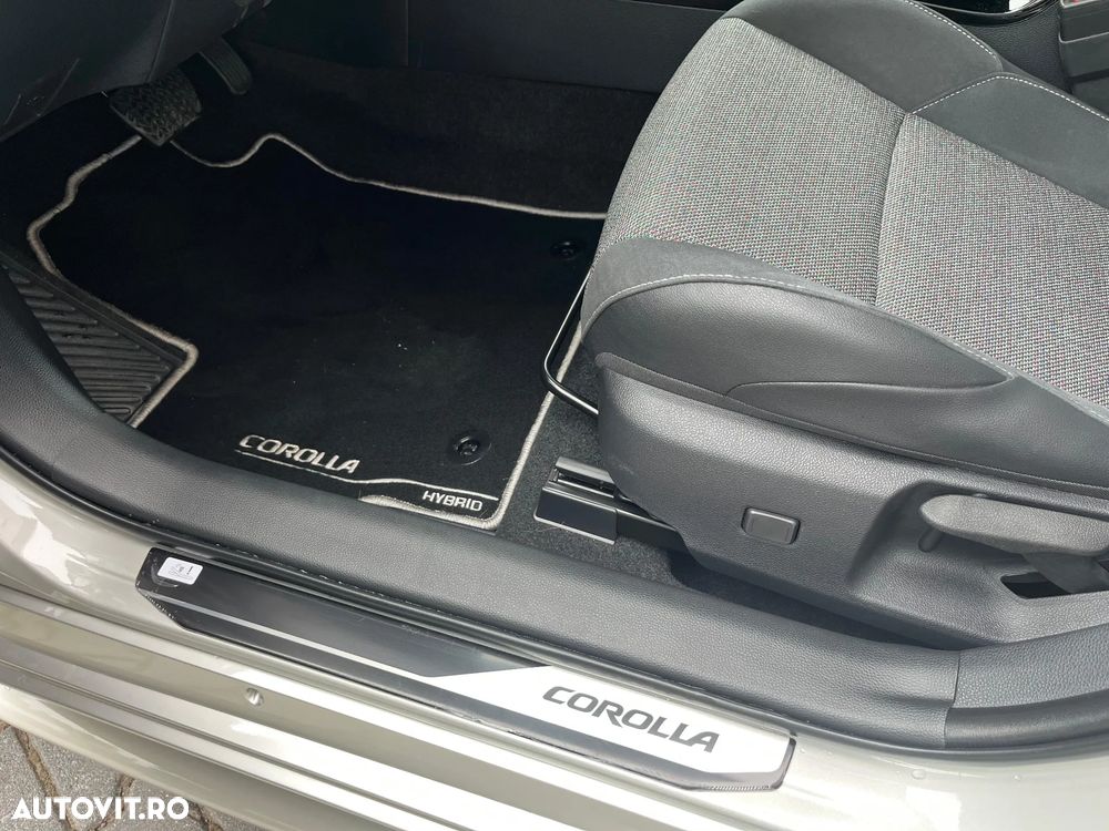 Toyota Corolla TS 1.8 HSD Dynamic - 14