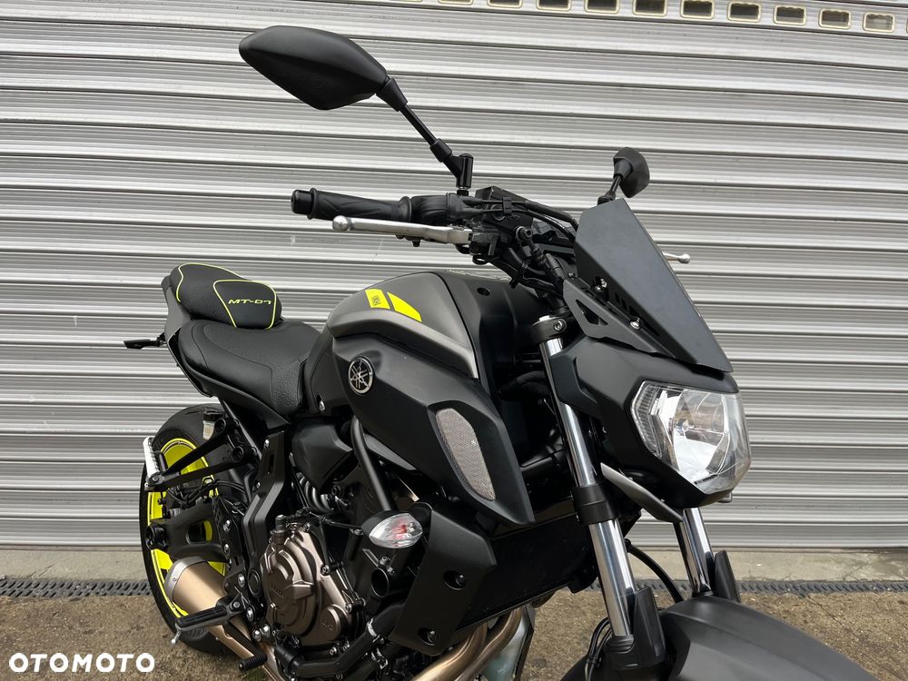 Yamaha MT - 28